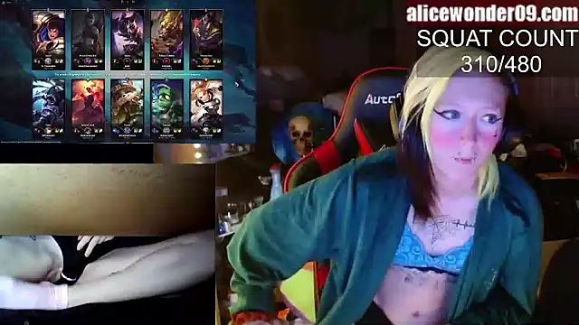 Snapshot of alicewonder09 chatting on January 21, 5:05 am alicewonder09 online show from January 21, 5:05 am