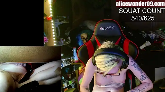 Snapshot of alicewonder09 chatting on January 26, 7:42 am alicewonder09 online show from January 26, 7:42 am