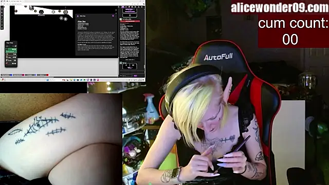 Snapshot of alicewonder09 chatting on January 31, 7:39 am alicewonder09 online show from January 31, 7:39 am