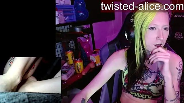 alicewonder09 online show from April 11, 3:22 am