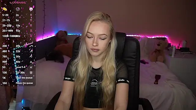 Snapshot of AmandaFiree chatting on October 19, 6:47 am AmandaFiree online show from October 19, 6:47 am