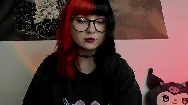 t0riayun0 online show from February 3, 11:15 pm