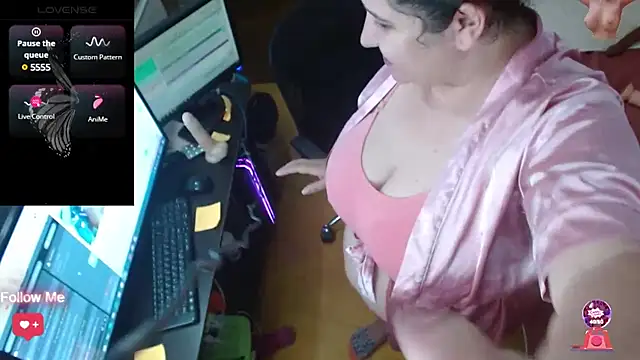 Snapshot of EMILY-NESSA chatting on March 7, 7:05 pm EMILY-NESSA online show from March 7, 7:05 pm