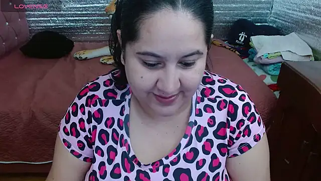 Snapshot of EMILY-NESSA chatting on September 23, 1:58 pm EMILY-NESSA online show from September 23, 1:58 pm