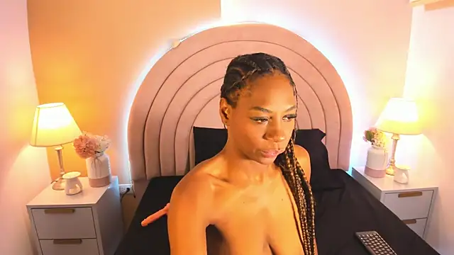 Snapshot of Evaa_Martinez chatting on May 20, 12:33 pm Evaa Martinez online show from May 20, 12:33 pm
