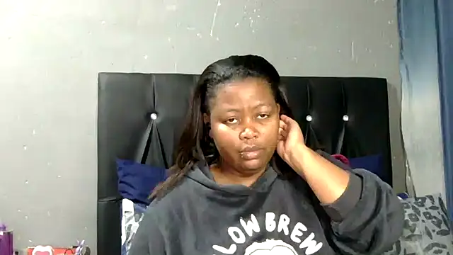 caramelbooty69 online show from July 6, 2:25 pm
