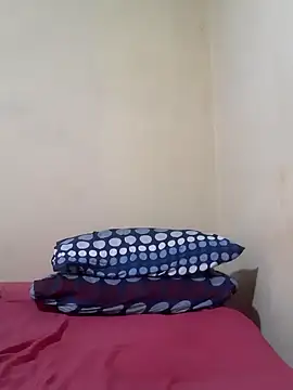 Snapshot of Sexy-queen99xx chatting on February 18, 7:43 am Sexy-queen99xx online show from February 18, 7:43 am