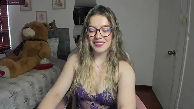 Snapshot of samysweet_8 chatting on April 27, 12:25 pm samysweet 8 online show from April 27, 12:25 pm