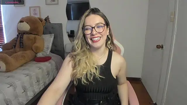 Snapshot of samysweet_8 chatting on May 5, 2:03 pm samysweet 8 online show from May 5, 2:03 pm