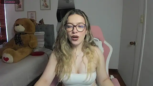 Snapshot of samysweet_8 chatting on May 9, 12:10 pm samysweet 8 online show from May 9, 12:10 pm
