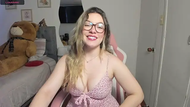 Snapshot of samysweet_8 chatting on May 16, 9:13 pm samysweet 8 online show from May 16, 9:13 pm