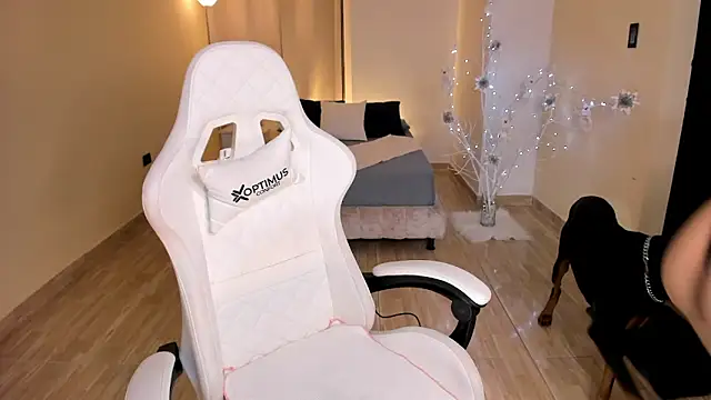 carleee winter online show from December 7, 12:52 am