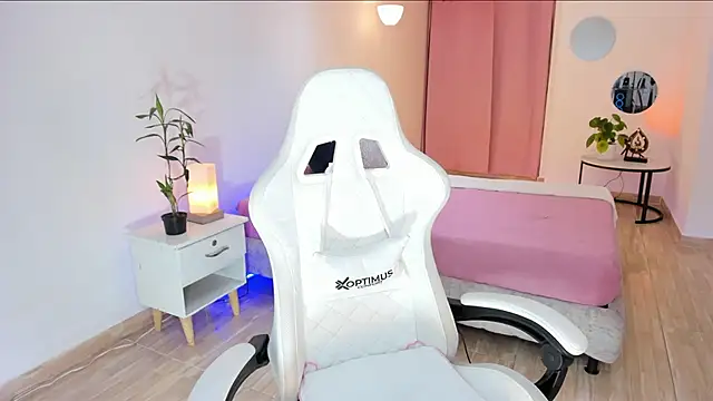 carleee winter online show from March 4, 1:55 am