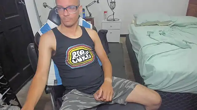 guachin hunk online show from January 7, 3:14 am