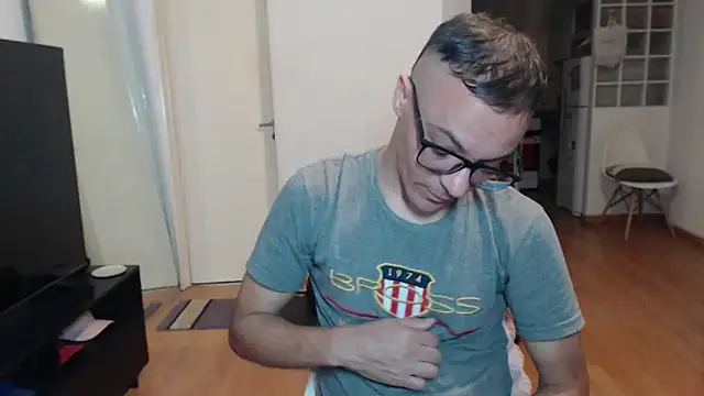 guachin hunk online show from May 14, 3:24 am