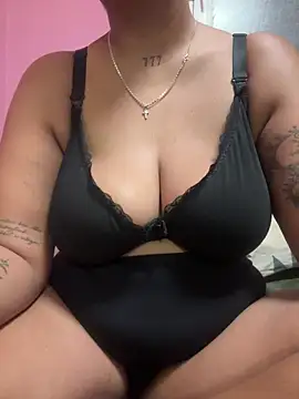 Snapshot of Madsion23 chatting on December 16, 8:14 pm Madsion23 online show from December 16, 8:14 pm