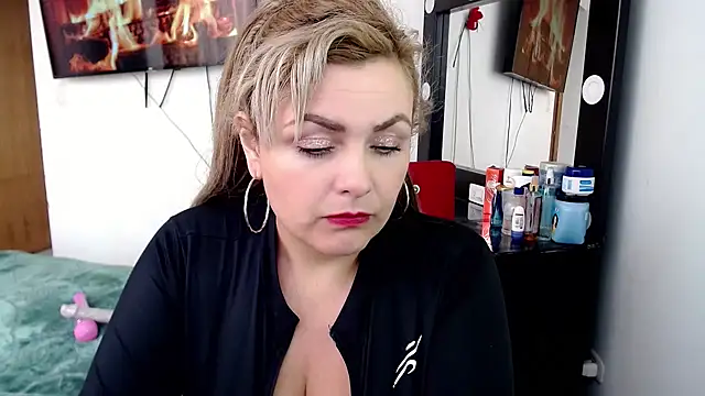 Melisa mcarthy online show from February 10, 10:30 pm