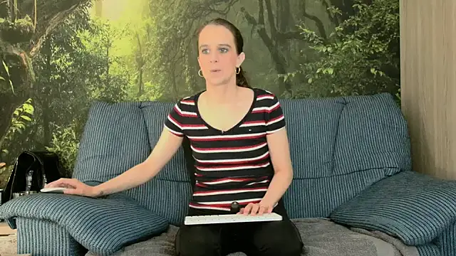 LadyChantale online show from March 5, 9:05 am