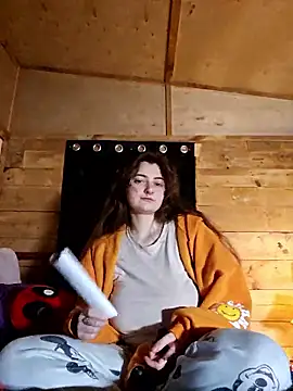 Snapshot of Snowbunnycake_131 chatting on December 3, 3:52 am Snowbunnycake 131 online show from December 3, 3:52 am