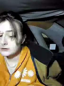 Snapshot of Snowbunnycake_131 chatting on December 4, 10:41 pm Snowbunnycake 131 online show from December 4, 10:41 pm