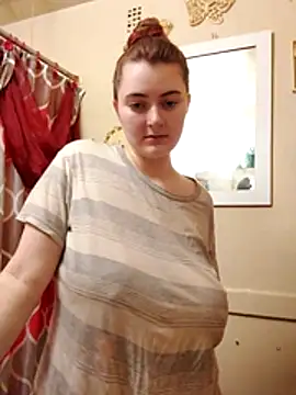 Snapshot of Snowbunnycake_131 chatting on December 11, 11:30 am Snowbunnycake 131 online show from December 11, 11:30 am