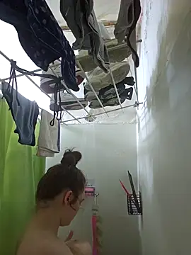 Snapshot of Snowbunnycake_131 chatting on October 7, 10:12 am Snowbunnycake 131 online show from October 7, 10:12 am