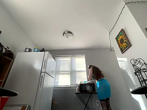 Snapshot of Snowbunnycake_131 chatting on October 28, 8:00 pm Snowbunnycake 131 online show from October 28, 8:00 pm