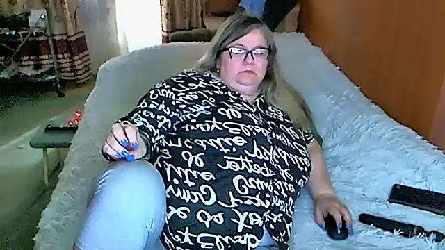 Snapshot of sex2 chatting on March 18, 1:43 am sex2 online show from March 18, 1:43 am