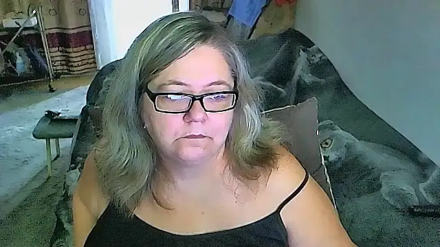 Snapshot of sex2 chatting on October 4, 2:20 am sex2 online show from October 4, 2:20 am