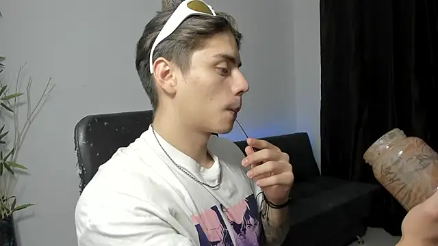 Snapshot of Giordano_Russo chatting on December 14, 12:11 am Giordano Russo online show from December 14, 12:11 am