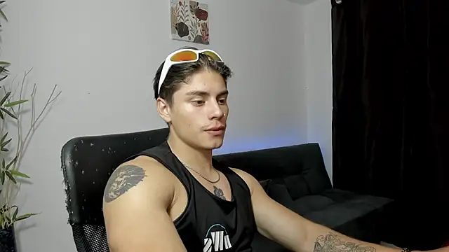 Snapshot of Giordano_Russo chatting on December 15, 2:52 am Giordano Russo online show from December 15, 2:52 am