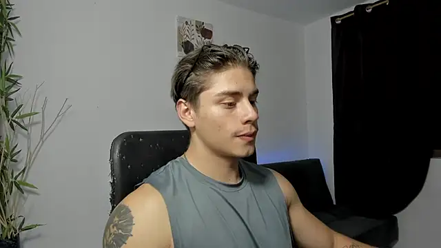 Snapshot of Giordano_Russo chatting on December 17, 4:01 am Giordano Russo online show from December 17, 4:01 am