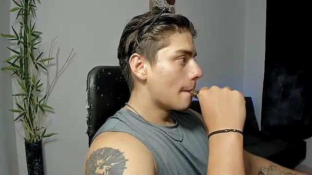 Snapshot of Giordano_Russo chatting on December 17, 7:07 am Giordano Russo online show from December 17, 7:07 am