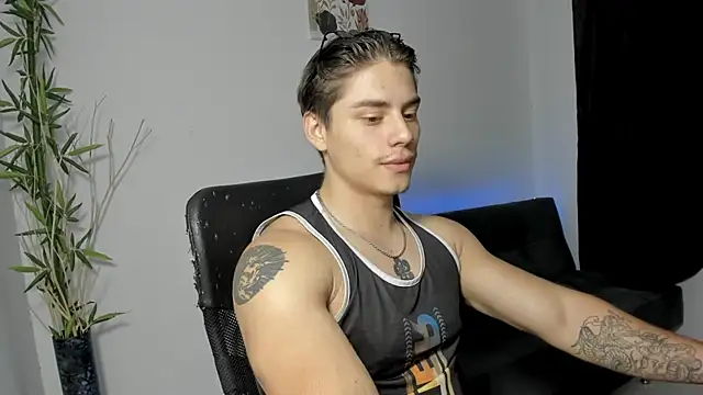 Snapshot of Giordano_Russo chatting on December 19, 3:29 am Giordano Russo online show from December 19, 3:29 am