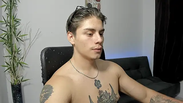 Snapshot of Giordano_Russo chatting on December 19, 6:34 am Giordano Russo online show from December 19, 6:34 am