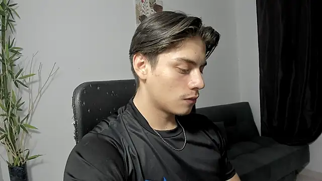 Snapshot of Giordano_Russo chatting on December 20, 1:25 am Giordano Russo online show from December 20, 1:25 am