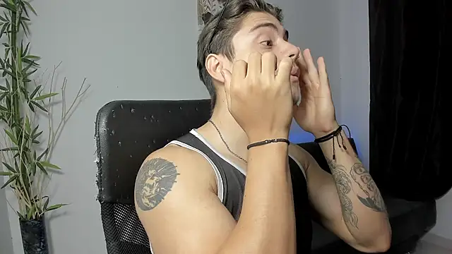 Snapshot of Giordano_Russo chatting on December 20, 8:12 pm Giordano Russo online show from December 20, 8:12 pm