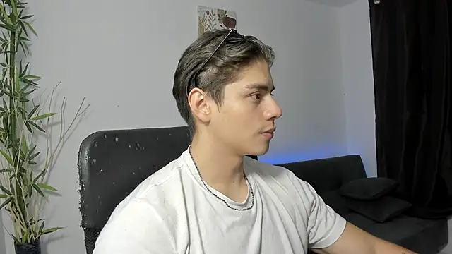 Snapshot of Giordano_Russo chatting on December 24, 8:49 pm Giordano Russo online show from December 24, 8:49 pm