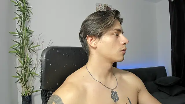 Snapshot of Giordano_Russo chatting on December 25, 1:10 am Giordano Russo online show from December 25, 1:10 am