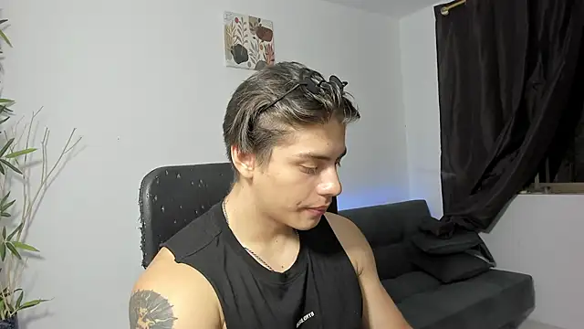 Snapshot of Giordano_Russo chatting on December 26, 7:49 pm Giordano Russo online show from December 26, 7:49 pm