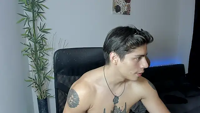 Snapshot of Giordano_Russo chatting on December 29, 1:24 am Giordano Russo online show from December 29, 1:24 am