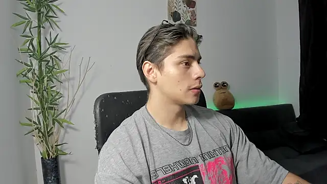 Snapshot of Giordano_Russo chatting on December 31, 2:19 am Giordano Russo online show from December 31, 2:19 am