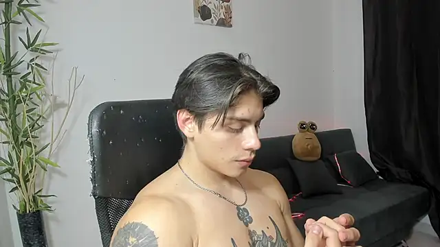 Snapshot of Giordano_Russo chatting on January 4, 5:48 am Giordano Russo online show from January 4, 5:48 am