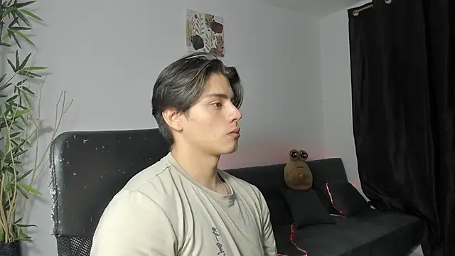 Snapshot of Giordano_Russo chatting on January 5, 10:50 pm Giordano Russo online show from January 5, 10:50 pm