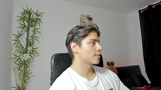 Snapshot of Giordano_Russo chatting on January 9, 2:22 am Giordano Russo online show from January 9, 2:22 am