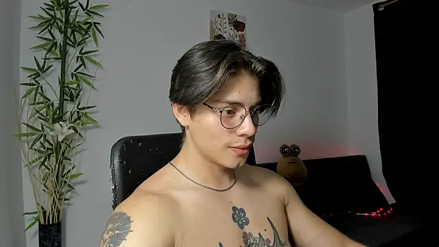 Snapshot of Giordano_Russo chatting on January 10, 5:05 am Giordano Russo online show from January 10, 5:05 am