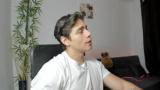 Snapshot of Giordano_Russo chatting on January 13, 1:23 am Giordano Russo online show from January 13, 1:23 am