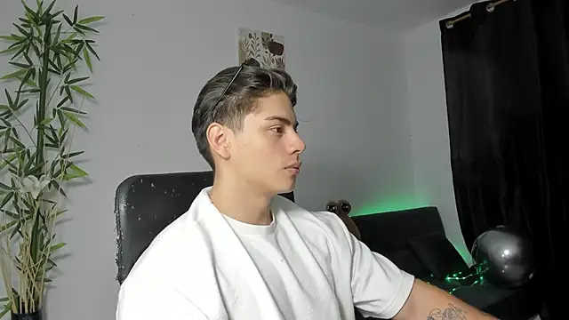 Snapshot of Giordano_Russo chatting on January 23, 1:56 pm Giordano Russo online show from January 23, 1:56 pm