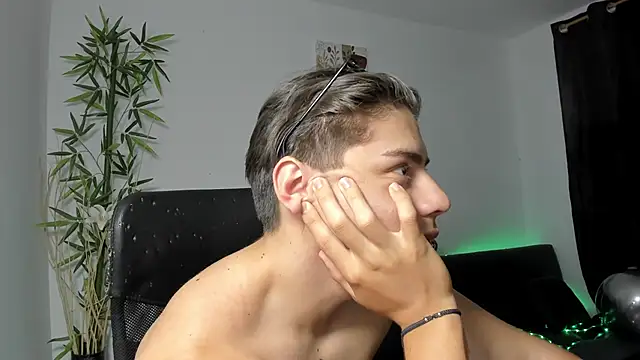 Snapshot of Giordano_Russo chatting on January 23, 8:02 pm Giordano Russo online show from January 23, 8:02 pm