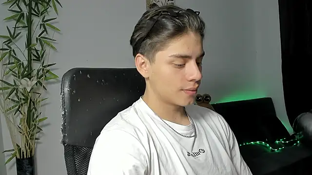 Snapshot of Giordano_Russo chatting on January 25, 7:39 pm Giordano Russo online show from January 25, 7:39 pm